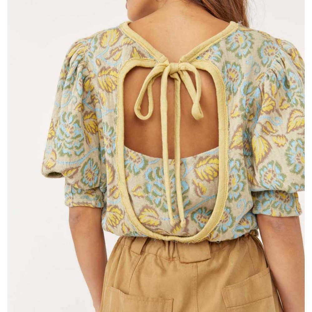 Free People Cropped Sweater Top. No Ordinary Top. Oatmeal color combo. - Picture 6 of 7